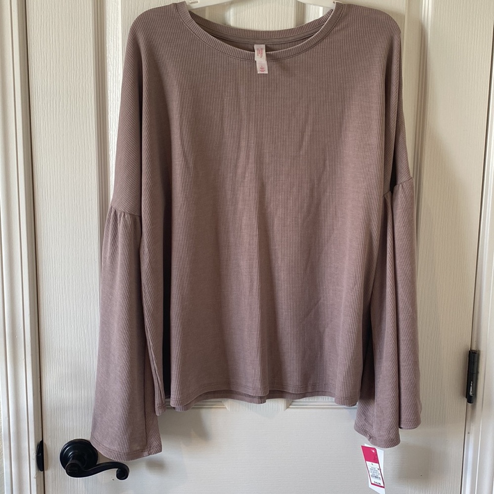 Xhileration sleep top, flared sleeves